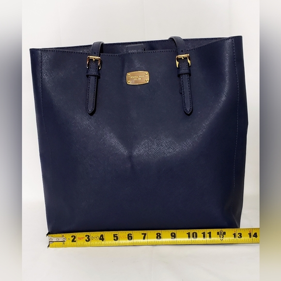 Michael Kors Jet set leather tote. EUC - Picture 13 of 15